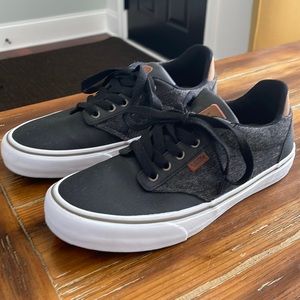 Mens 9.5 Atwood Vans deluxe comfort